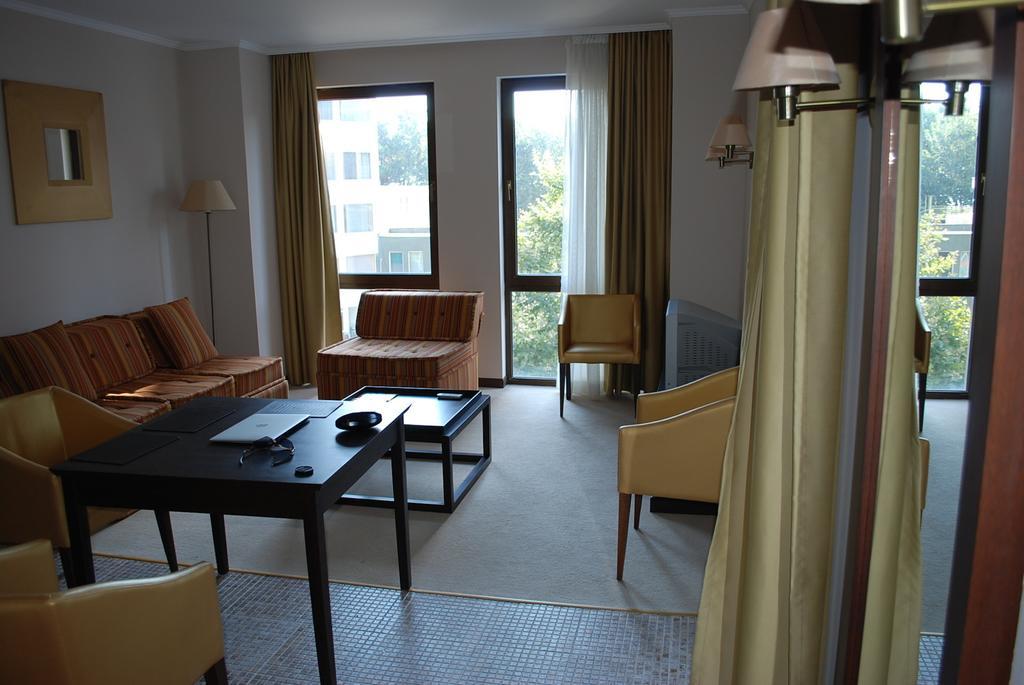 Royal Beach Apartments Napospart Szoba fotó