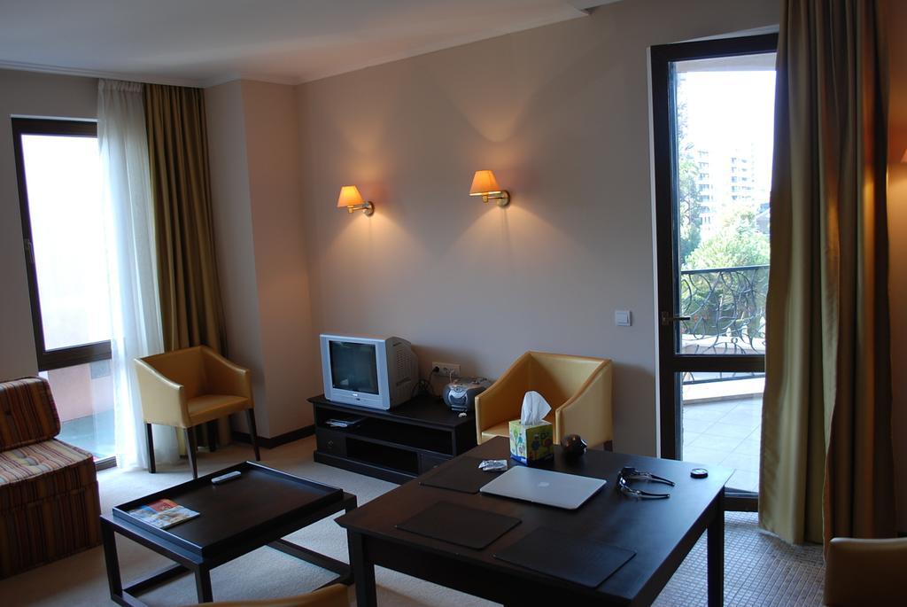 Royal Beach Apartments Napospart Szoba fotó